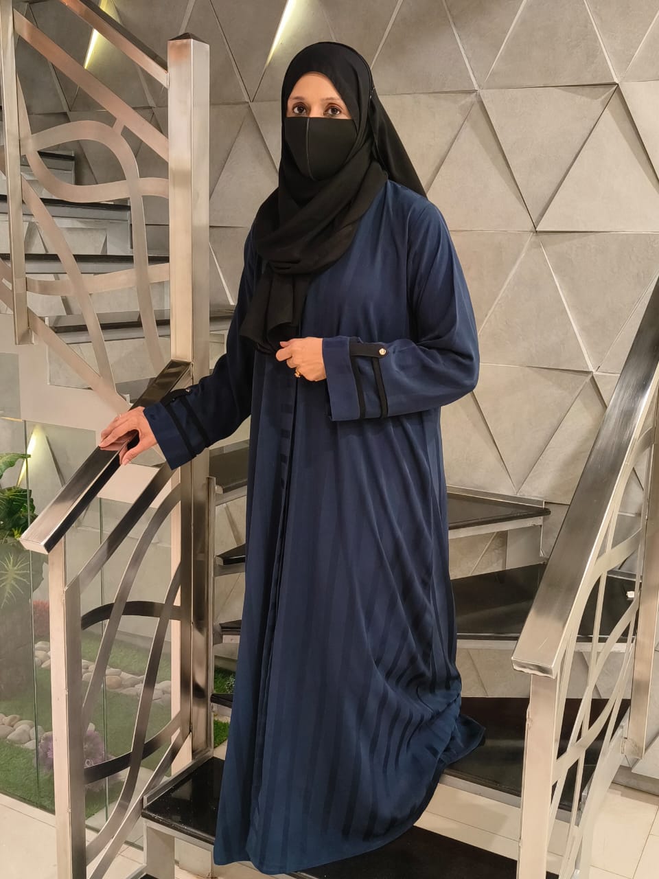Pakistan Apya Order Bahar Stripes Abaya Online | Best Abaya Brand in Pakistan | Dhaagey