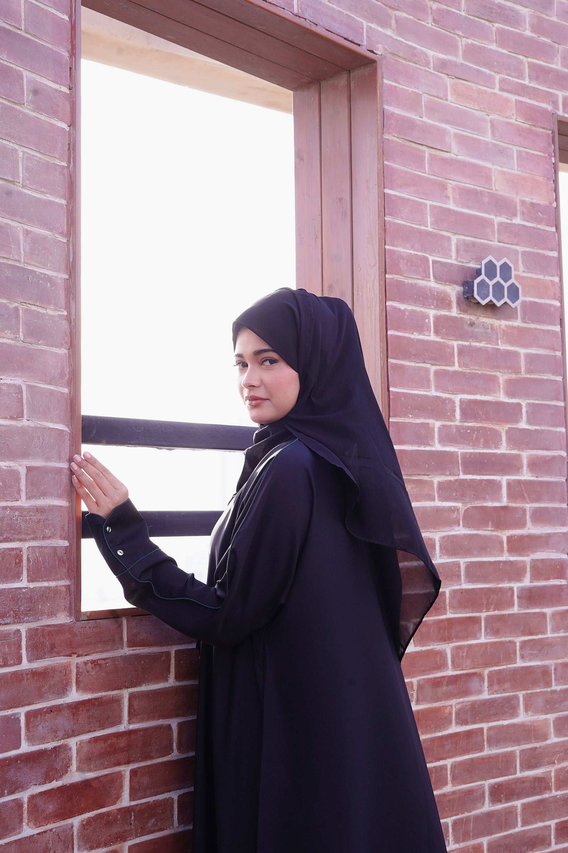 Dual Charm Green Abaya - Dhaagey 