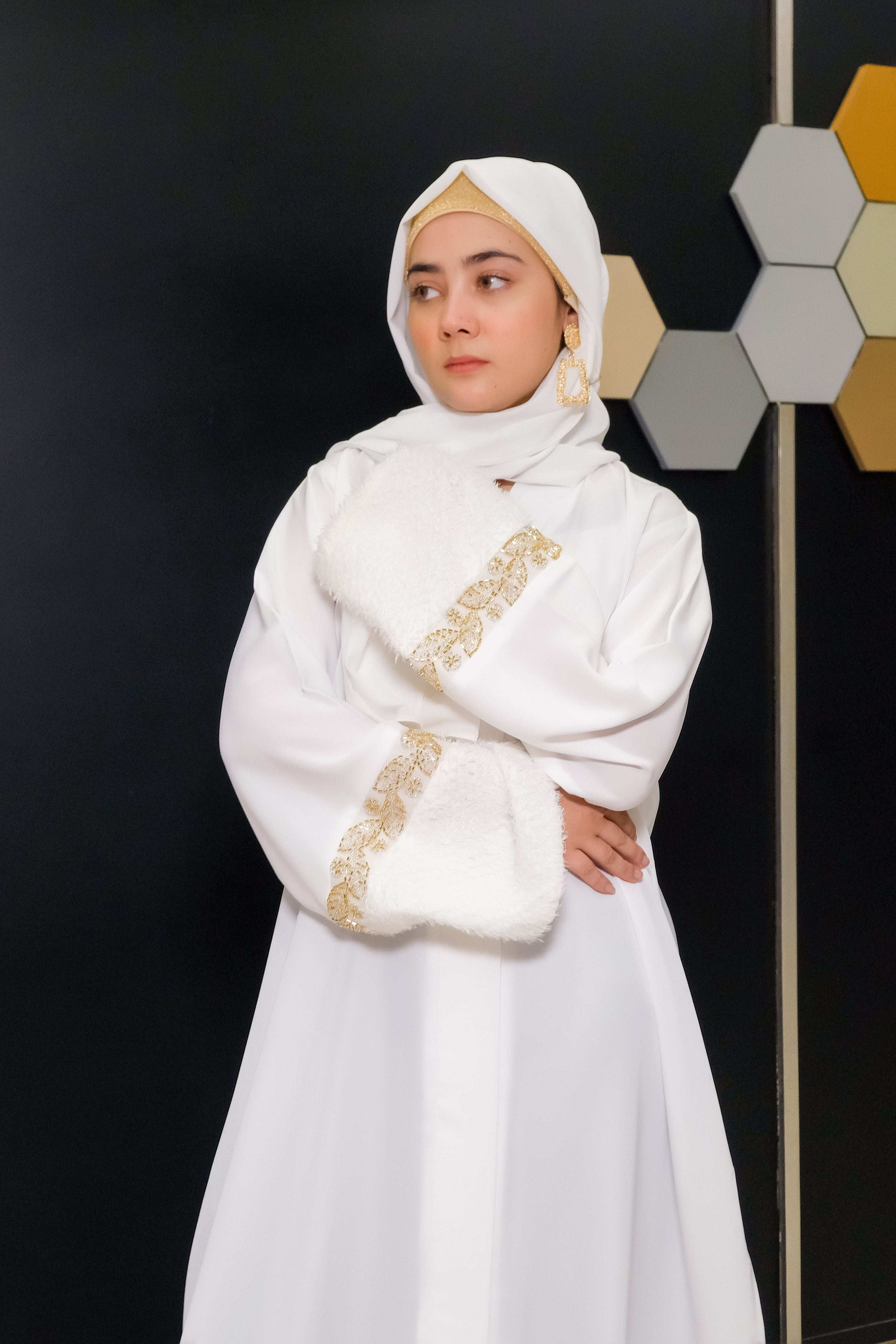 Golden Grace Abaya - Dhaagey 