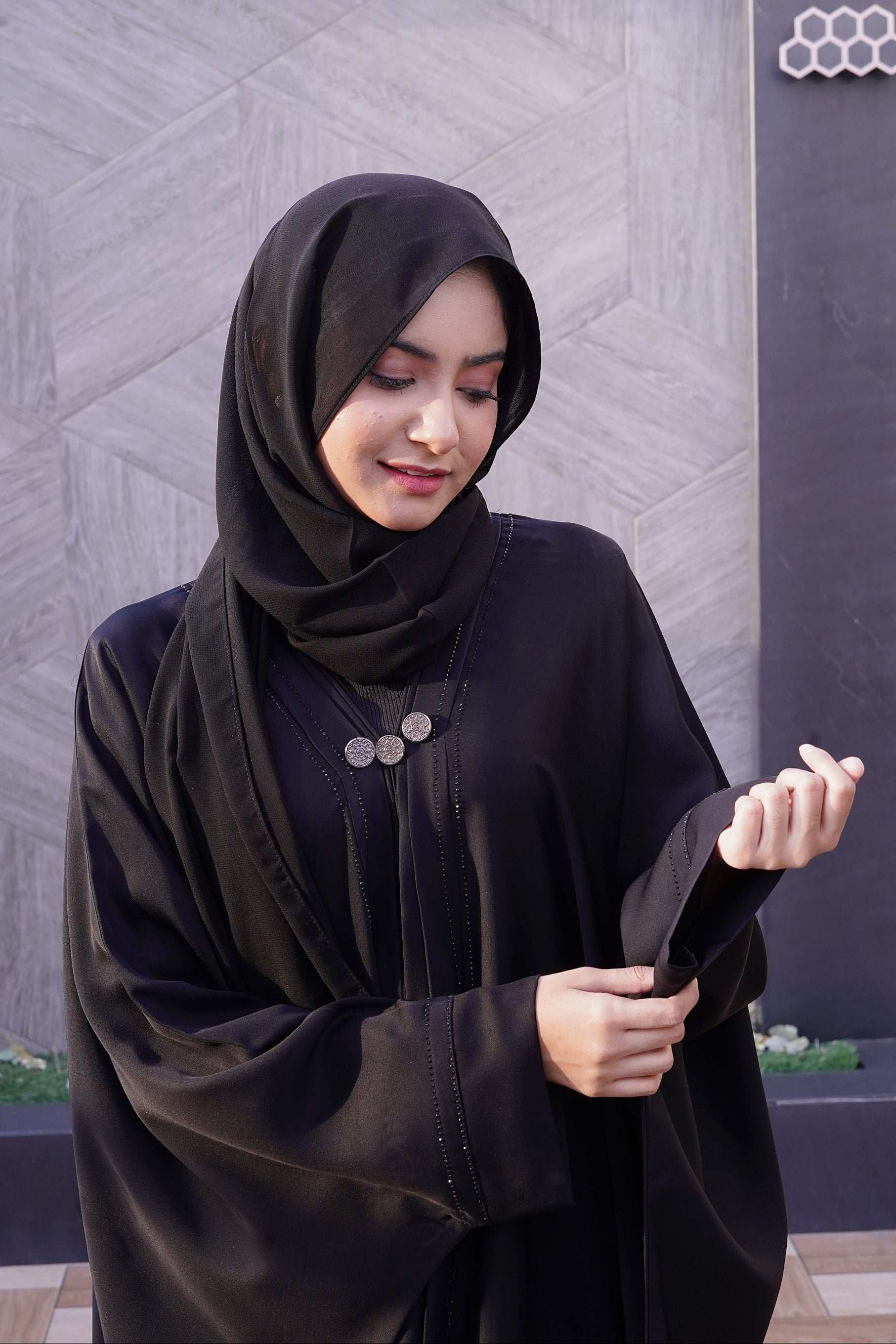 Noor Al-Falak Abaya - Dhaagey 