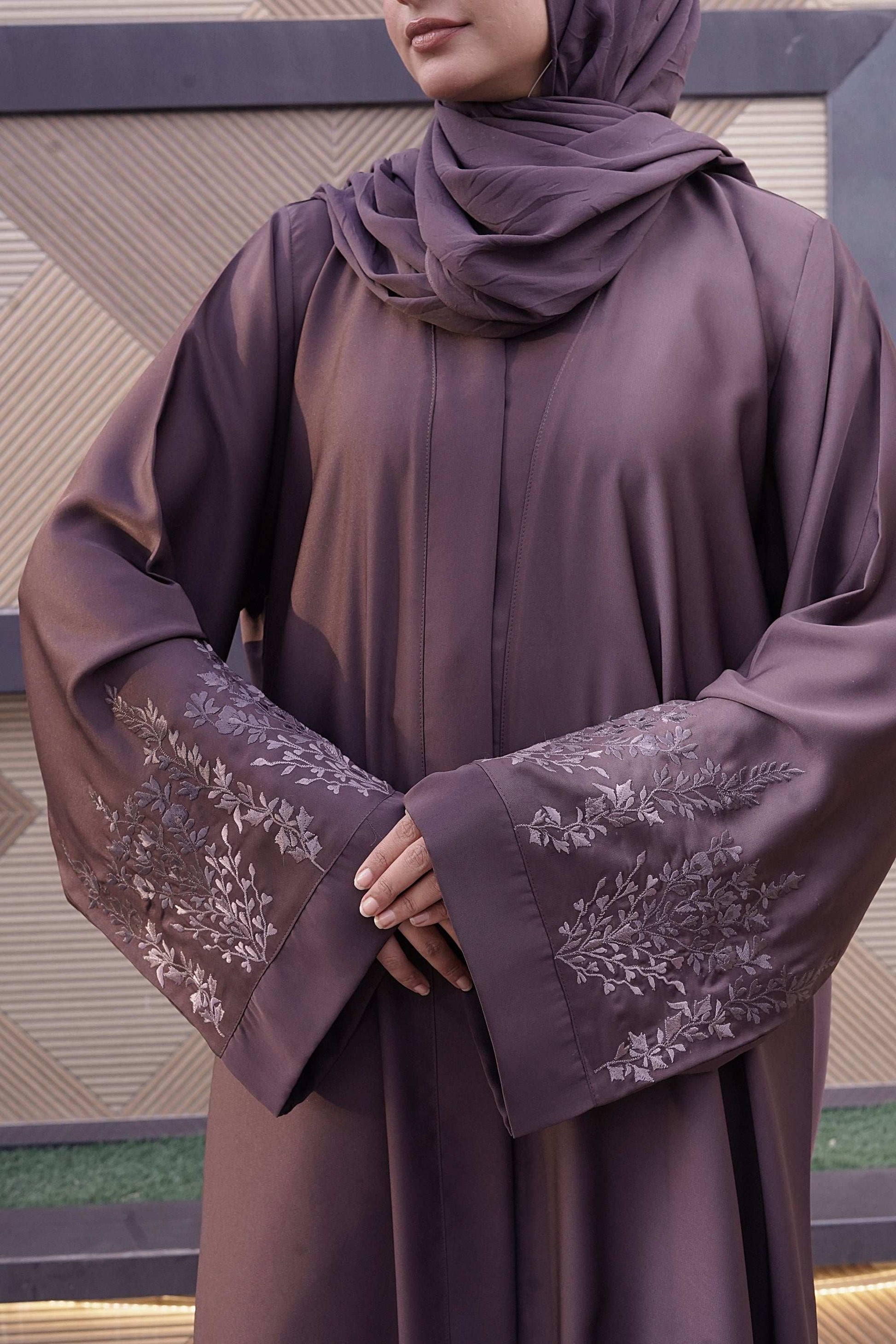 Noor Al-Qahwa Abaya - Dhaagey 