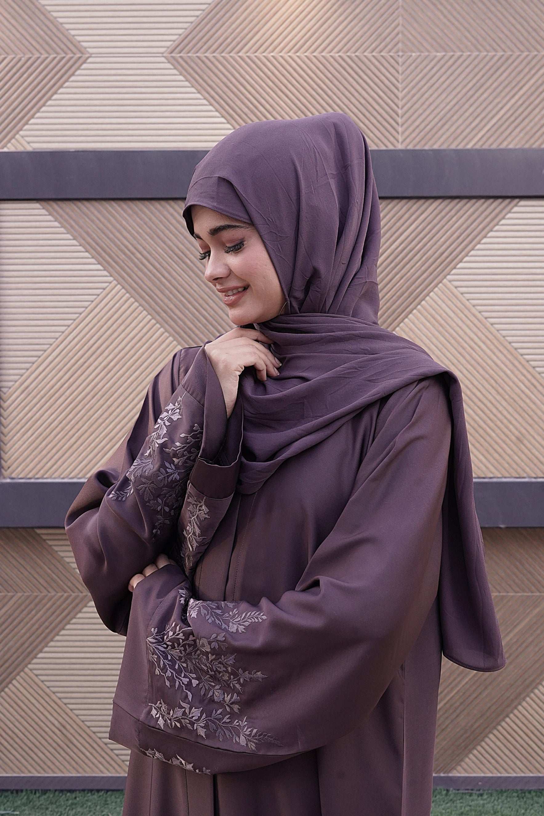 Noor Al-Qahwa Abaya - Dhaagey 