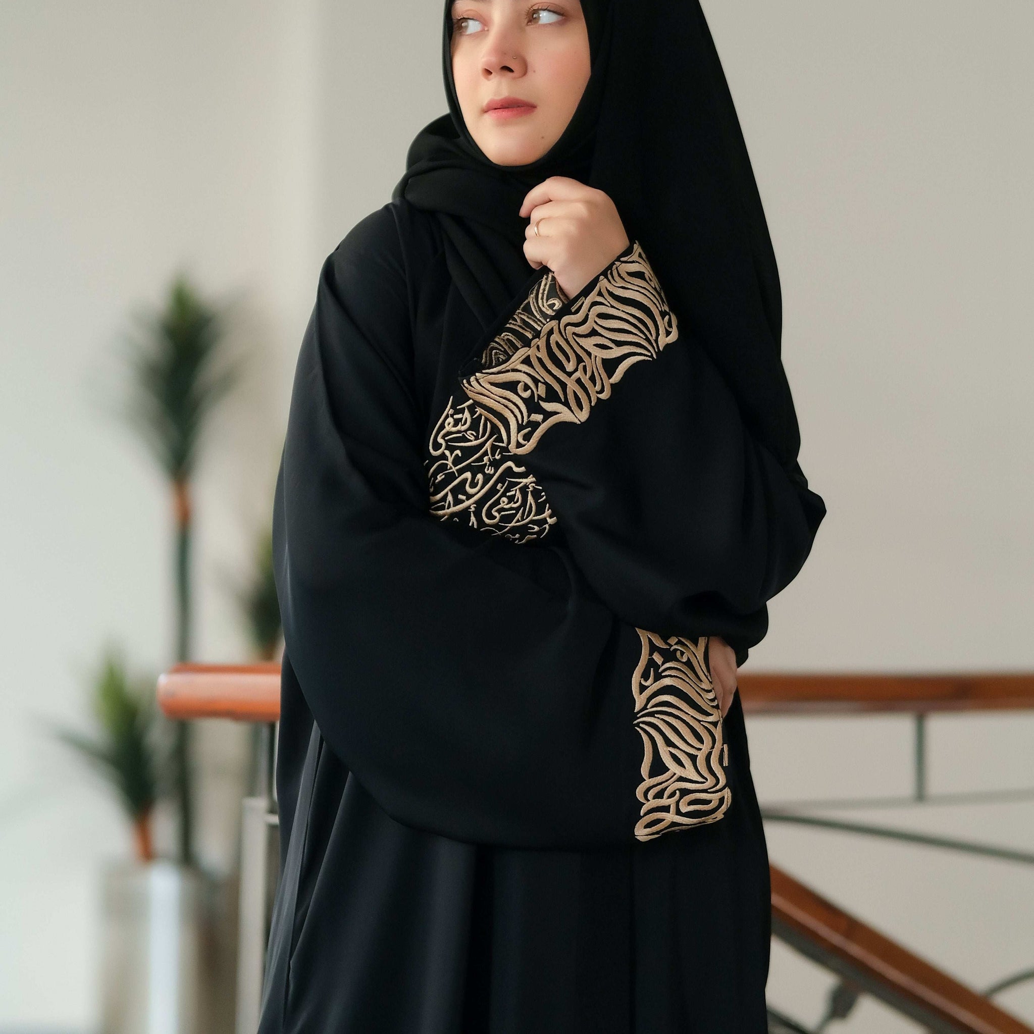 Safaa Calligraphy Abaya - Dhaagey 