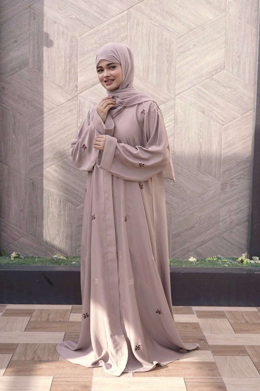Noor Al-Fajar Abaya - Dhaagey 